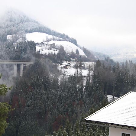 Charming Holiday Home In H Ttau With Barbecue Hüttau Exteriör bild
