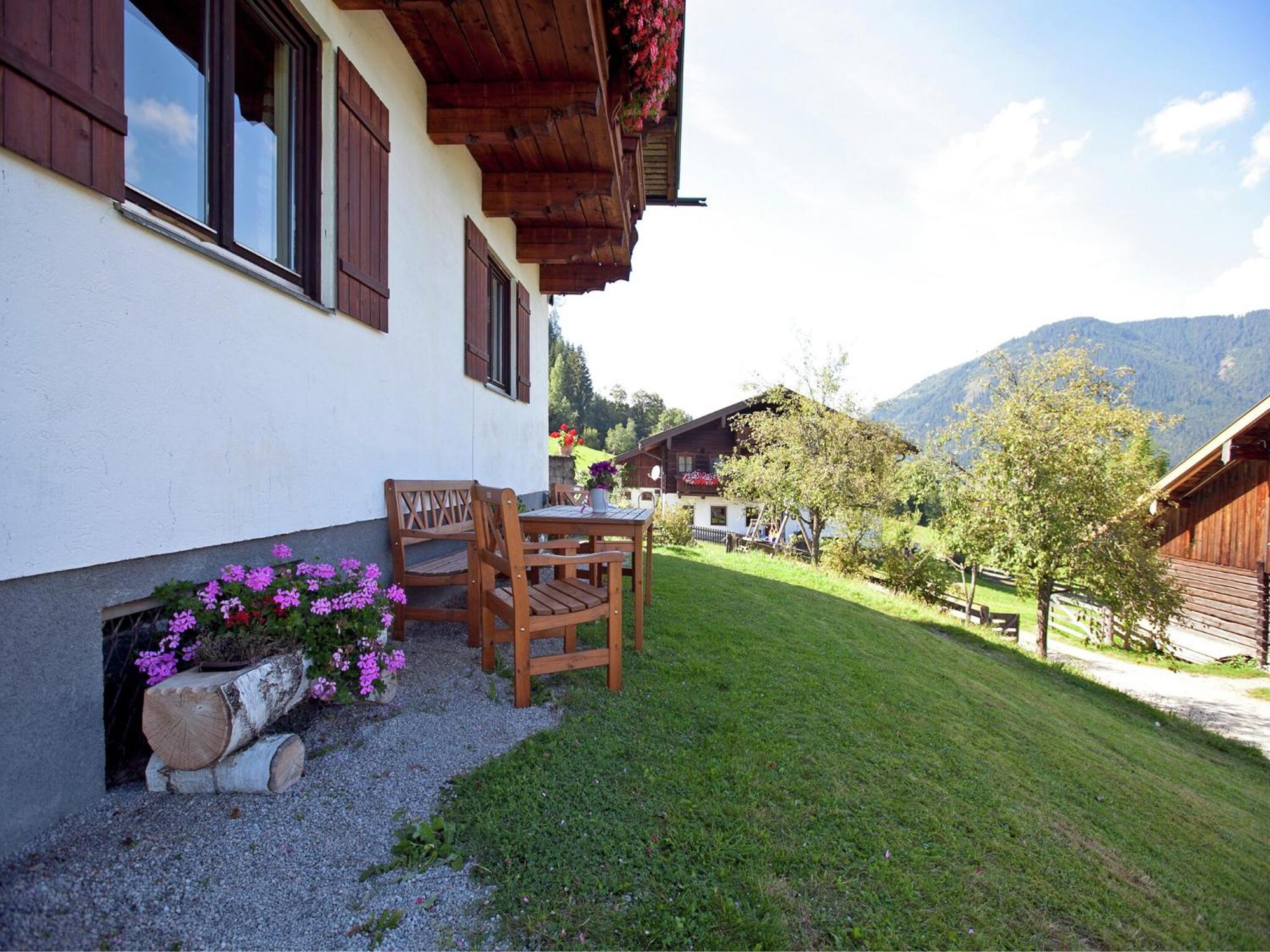 Charming Holiday Home In H Ttau With Barbecue Hüttau Exteriör bild